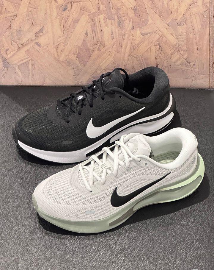 Nike journey Run跑步鞋